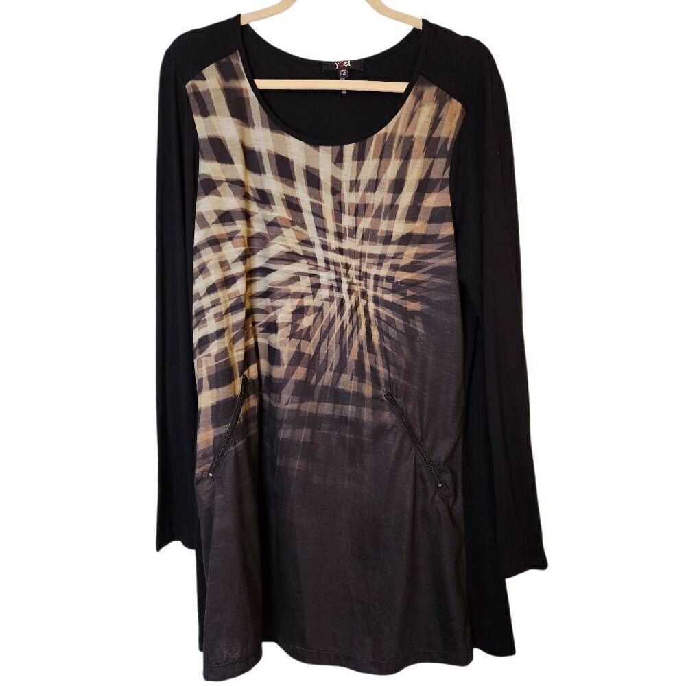 Yest tunic top, black with print. Size XL. #891.